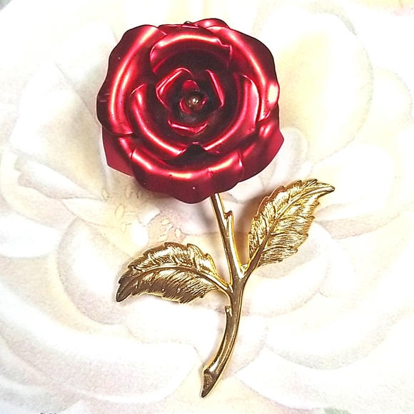 Vintage Red Rose Satin Finish Goldtone Brooch Pin - Picture 2 of 13